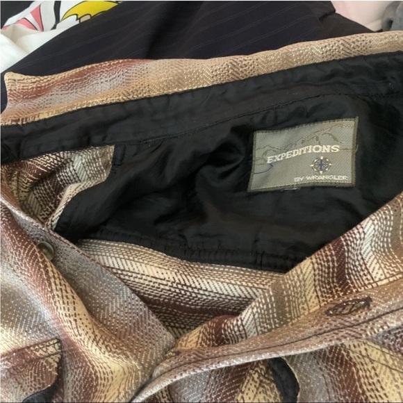 Wrangler Expeditions Men's Brown and Yellow Soft Flannel Button Down Shirt - Picture 12 of 12